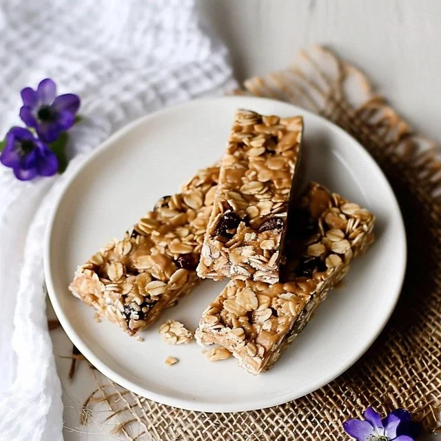 5-ingredient-granola-bars-2026-04-05-100438 Homemade 5 ingredient granola bars on a wooden table